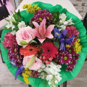 Ramo de flores de colores variados