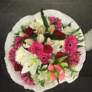 Ramo de flores rosa y blanco
