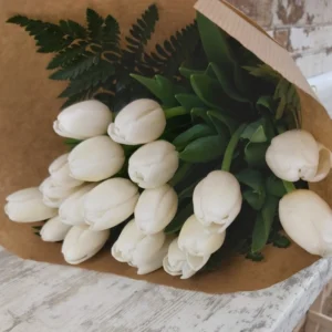Ramo de tulipanes blancos