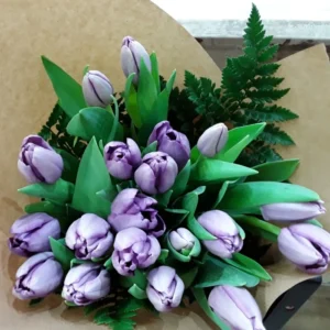 Ramo de tulipanes morados